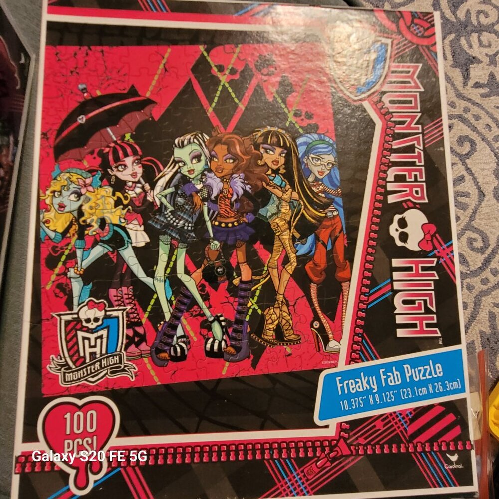 Two Monster High Freaky Fab Puzzles - Picture 3 of 3